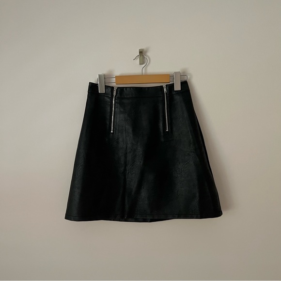 Premium snake skin faux leather mini skirt in black size small- Zara - Picture 1 of 7